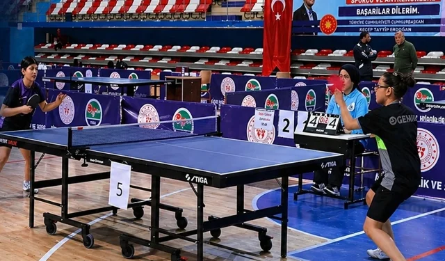 Masa tenisinde şampiyonlar Ağrı'da belirlendi