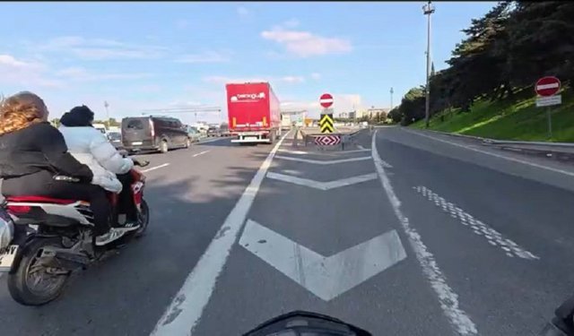 Motosiklet sürücüsü arkada oturan kadının saçını çekince faciadan dönüldü