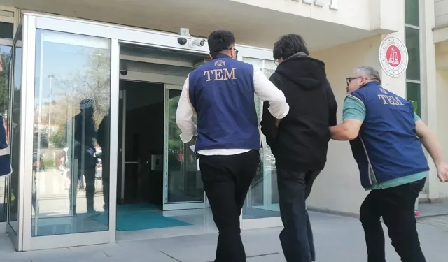 İzmir’de okula saldırı hazırlığında oldukları iddiasıyla 8 öğrenci gözaltına alındı!