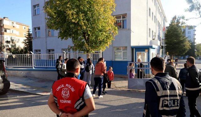 Arka arkaya yaşanan saldırıların ardından ilk tedbir kararı: Okullara randevusuz girilemeyecek