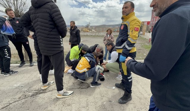 Sivasspor tesisleri önünde kaza: 4'ü futbolcu 6 yaralı
