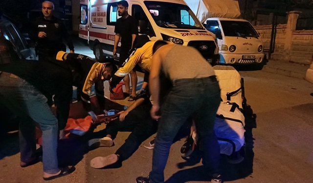 Üniversite öğrencisi, evinin önünde sırtından bıçaklandı