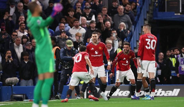 Manchester United, Chelsea'yi deplasmanda devirdi!