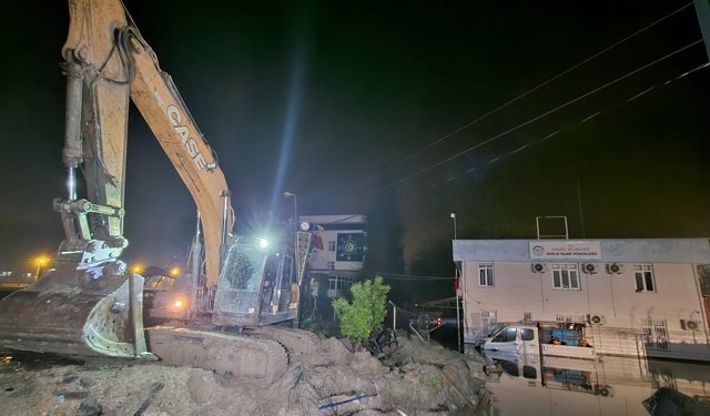 Sağanak yüzünden Bülbül Deresi taştı; sele kapılan otomobildeki 2 kişi öldü