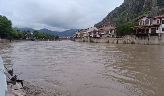 Amasya’da sel ve taşkın riski nedeniyle eğitime 1 gün ara verildi