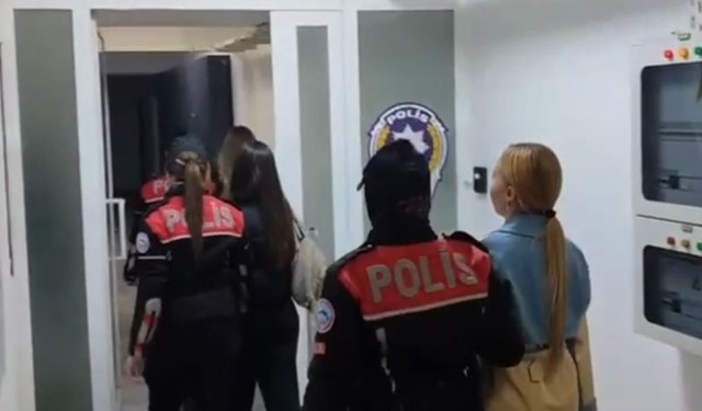 Ankara'da eğlence mekanlarına operasyon: 47 yabancı uyruklu kadın sınır dışı edildi