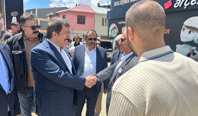 AK Partili Fırat, Erzurum'da vatandaşlarla bayramlaştı