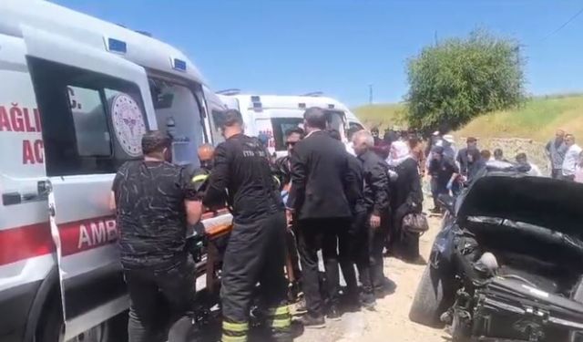 Batman'da otomobil, istinat duvarına çarptı; 6 yaralı