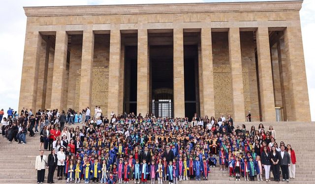 Miniklerden Anıtkabir’e anlamlı ziyaret