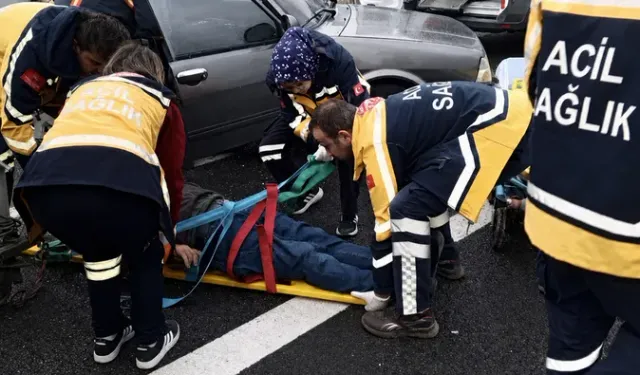 Çankırı'da kamyonet, park halindeki otomobile çarptı: 3 ölü, 5 yaralı