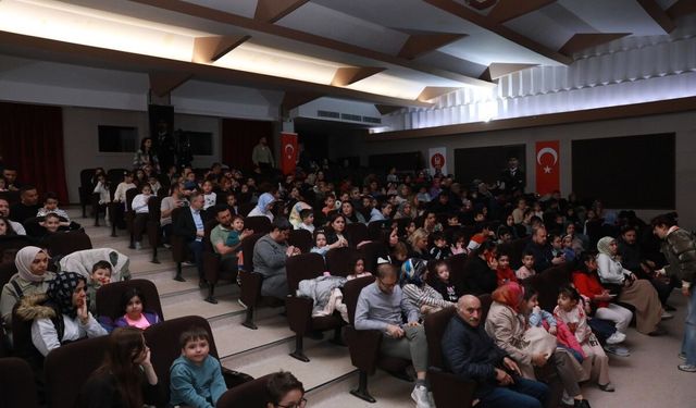 Keçiören’de ‘Cesur Balık’ sahnelendi: Minik izleyicilere eğlenceli ve öğretici tiyatro deneyimi