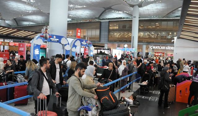 İstanbul'daki havalimanlarında Kurban Bayramı yoğunluğu