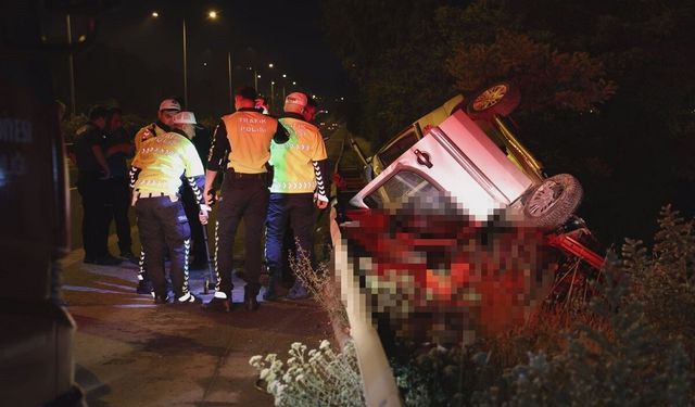 Su kanalına girip takla atan hafif ticari araç şarampole devrildi: 2 ölü