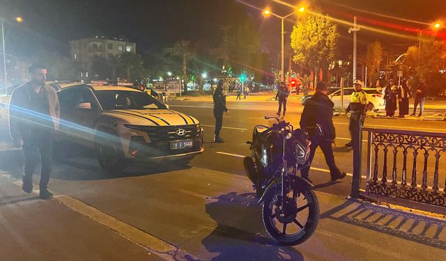 Kilis’te TIR ile motosiklet çarpıştı; 2 yaralı