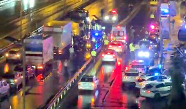 Kazaya müdahale eden trafik polisine otomobil çarptı