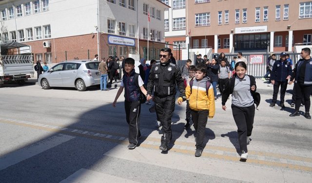 Keçiören zabıtasından öğrenci güvenliği için yoğun mesai