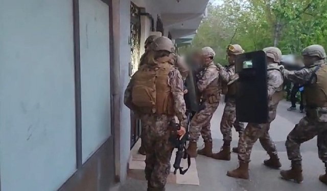 Kıraathane görünümlü kumarhanelerde çiftçilere kadınlı borç tuzağı; 14 gözaltı