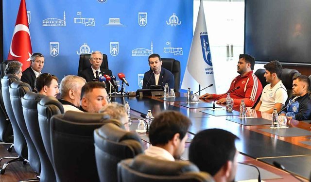 Mansur Yavaş, ASKİ Spor'un sporcularıyla bir araya geldi