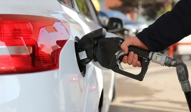 Akaryakıta çifte zam geldi! İşte güncel benzin ve motorin fiyatları