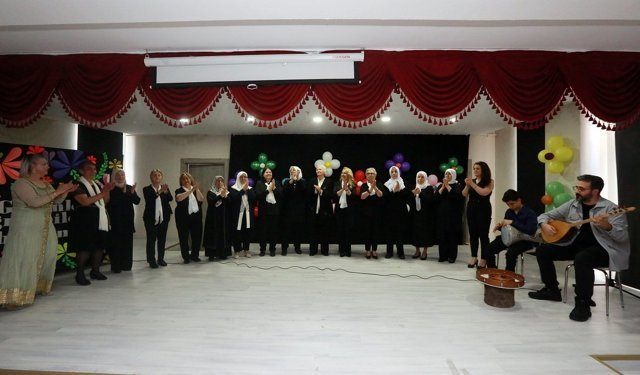Yenimahalle’de Anneler Günü coşkusu: Özel bireyler ve anneleri aynı sahnede buluştu