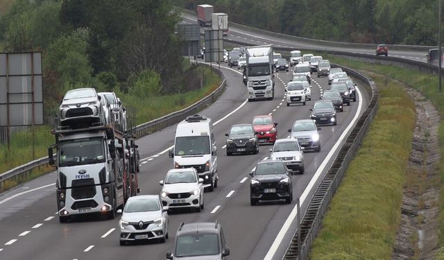 Otoyollarda bayram trafiği yaşanıyor