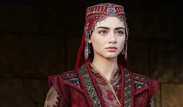 Netflix’in merakla beklenen dizisi 'Eve Giden Yol'a Özge Törer sürprizi!