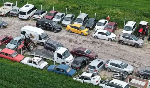 Sel felaketinde yüzlerce araç kullanılamaz hale geldi!