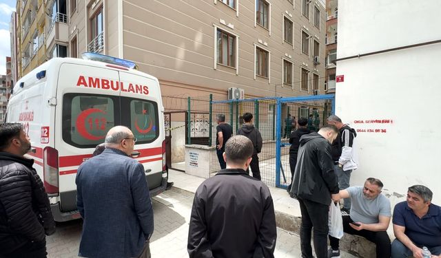 Temizlik yaparken 5’inci kattan düşen kadın öldü