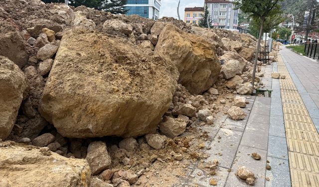 Tokat'ta sel riskine karşı dev kayalarla 9 kilometrelik set çekildi