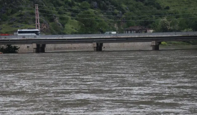 Amasya ve Tokat'ta sel ve taşkın riskine karşı eğitime ara verildi