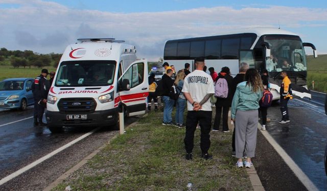 Aksaray'da tur otobüsü kaza yaptı: 16 yaralı!