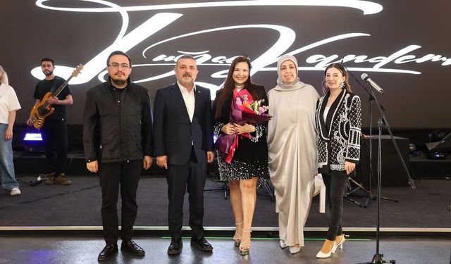 Sincan’da Anneler Günü coşkusu: Tuğçe Kandemir sahne aldı