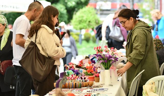 Mamak’ta ‘El Emeği Kadın Eli Pazarı’ kuruldu