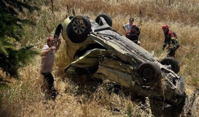 Taksi şoförü, arabaya giren arıdan korkup kaza yaptı: 1 ölü 4 yaralı