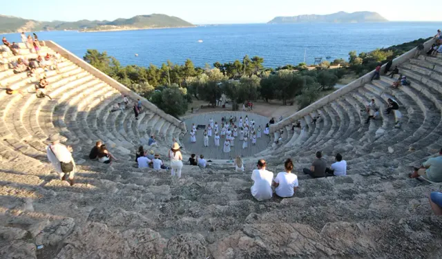 Antalya'daki 2 bin yıllık antik tiyatroda milli maç heyecanı yaşanacak!