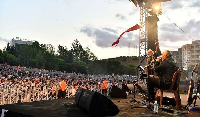 Yeni Türkü, Çayyolu Yaz Sahnesi’nde Ankaralılarla buluştu
