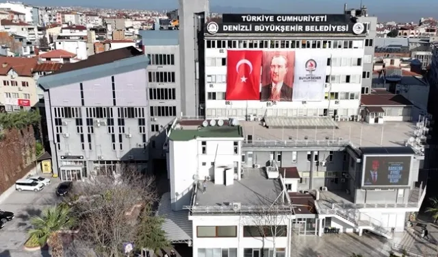 Denizli Büyükşehir'den öğrencilere test kitabı desteği