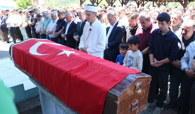 Maden göçüğünde hayatını kaybeden işçi toprağa verildi!