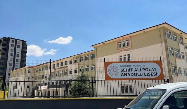 Gaziantep'te arkadaşı tarafından karne gününde bıçaklanan lise öğrencisi yoğun bakımda