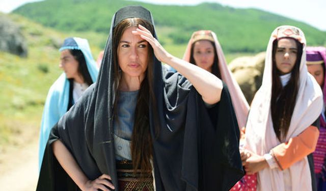 İpek Tuzcuoğlu’ndan dikkat çeken namaz açıklaması!