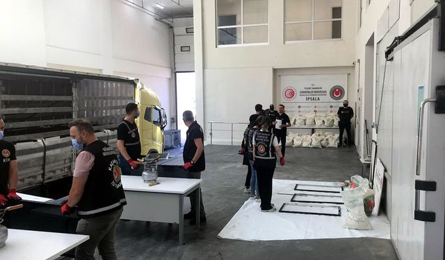 İpsala Sınır Kapısı'na gelen TIR'da 1,5 ton uyuşturucu ele geçirildi