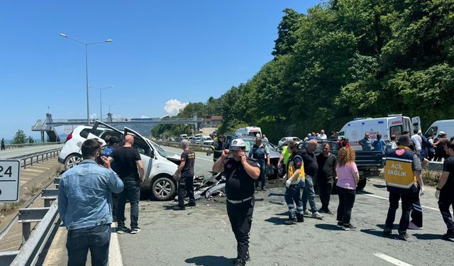 Karadeniz Sahil Yolu'nda ters yönden giden otomobil kaza yaptı: 2 ölü, 3 yaralı