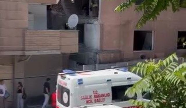 Küçükçekmece'de yıkımı yapılan binada kısmi çökme; 3 işçi yaralandı