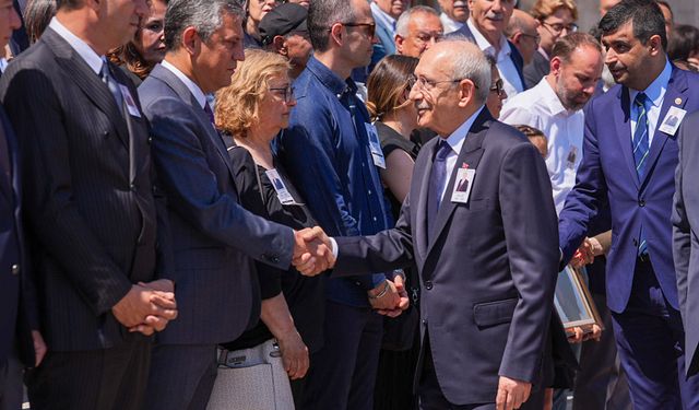 Mutlak butlan kararı sonrası ilk karşılaşma: Özgür Özel ve Kılıçdaroğlu tokalaştı