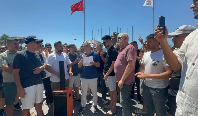 Marmaris'te çarşı esnafı, belediyeyi protesto etti!