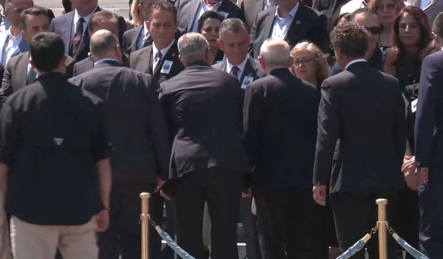 Mutlak butlan kararı sonrası ilk karşılaşma: Özgür Özel ve Kılıçdaroğlu tokalaştı