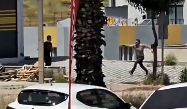 Emekli polis, para isteyen oğlunu öldürüp cesedinin başında bekledi