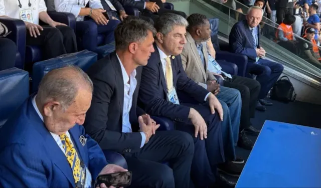 Paolo Maldini, Hakan Safi'ye destek için Fenerbahçe kongresine geldi