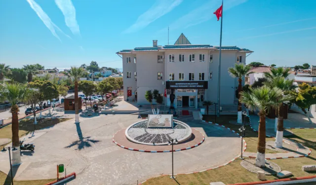 Seferihisar Belediyesi'ne operasyon: 15 gözaltı