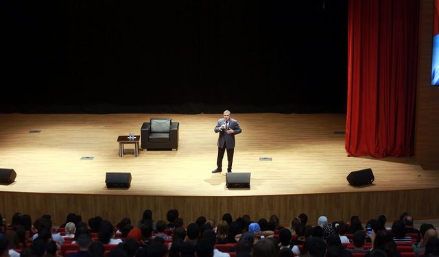 Yenimahalle’de YKS öncesi sınav stresi konferansı düzenlendi